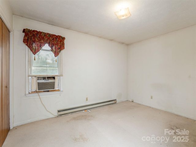 21 W Chapel Road, Asheville, NC 28803