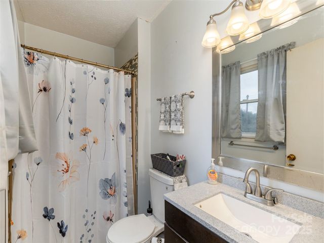 21 W Chapel Road, Asheville, NC 28803