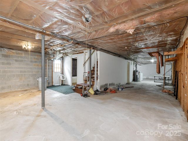 21 W Chapel Road, Asheville, NC 28803