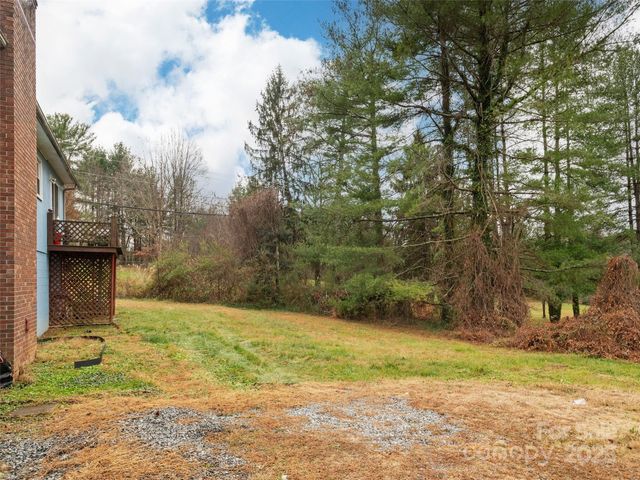 21 W Chapel Road, Asheville, NC 28803