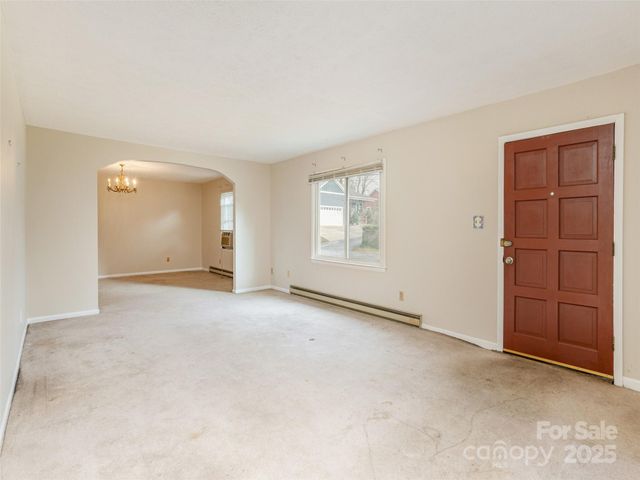 21 W Chapel Road, Asheville, NC 28803