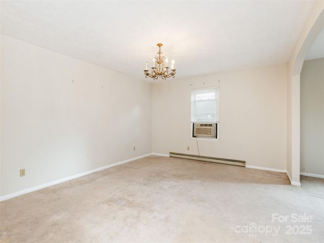 21 W Chapel Road, Asheville, NC 28803