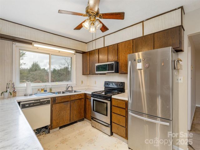 21 W Chapel Road, Asheville, NC 28803