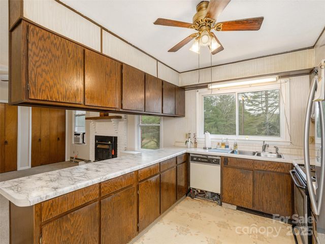 21 W Chapel Road, Asheville, NC 28803