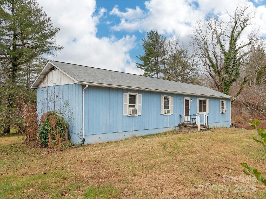 21 W Chapel Road, Asheville, NC 28803