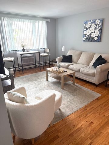 39 Carey Ave 6, Watertown, MA 02472