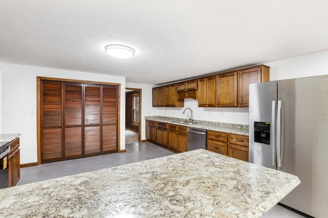 239 Wayne Threatt Rd, Dover, TN 37058