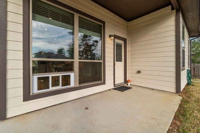 248 Crest Edge Street, Montgomery, TX 77316