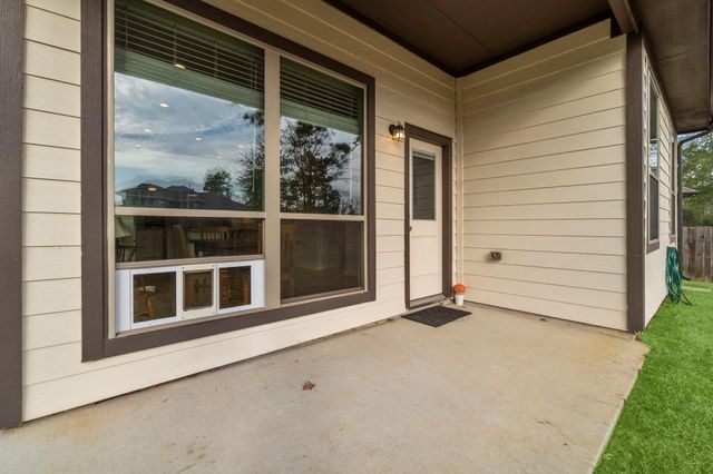 248 Crest Edge Street, Montgomery, TX 77316