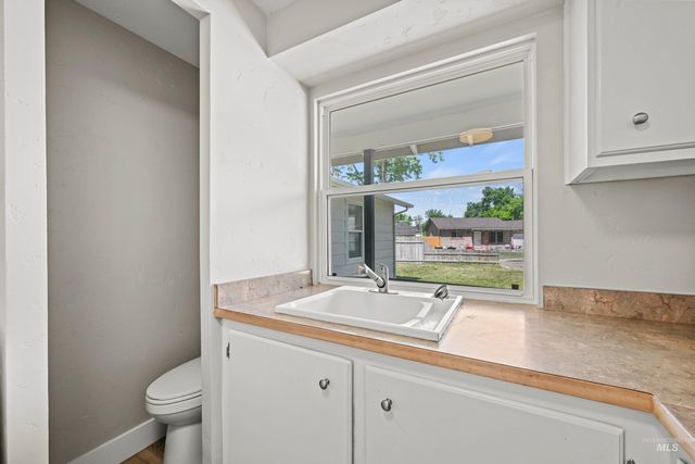 702 18th Ave. N, Nampa, ID 83687