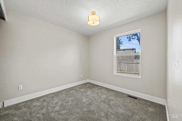 702 18th Ave. N, Nampa, ID 83687