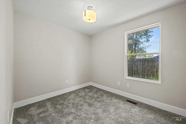 702 18th Ave. N, Nampa, ID 83687