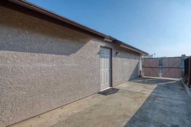 1495 Purvis Avenue, Clovis, CA 93611