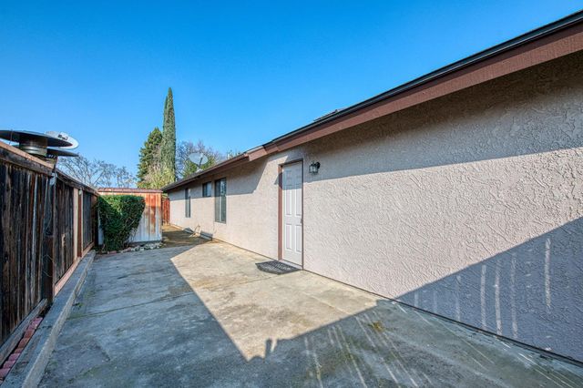 1495 Purvis Avenue, Clovis, CA 93611