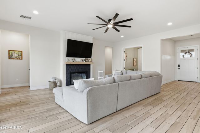 3716 E APPALOOSA Road, Gilbert, AZ 85296