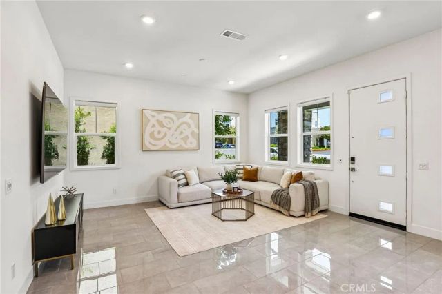 337 Abacus, Irvine, CA 92618