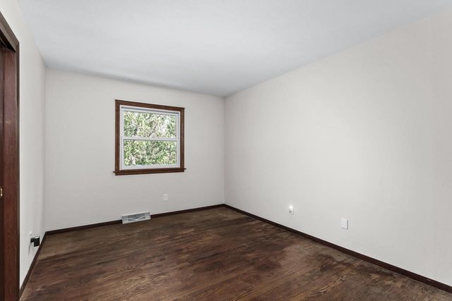18520 Hoffman AVENUE, Brookfield, WI 53045