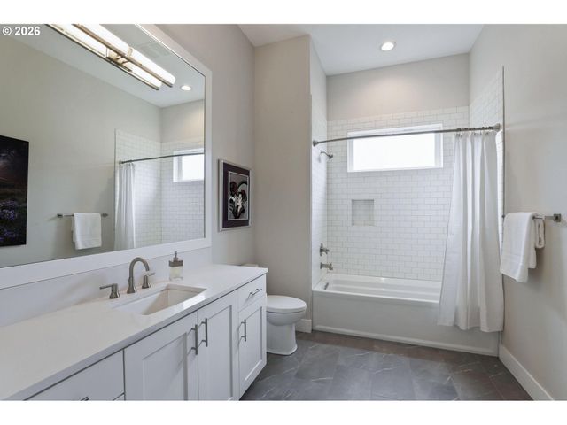 5686 Sw 87TH Ave, Portland, OR 97225