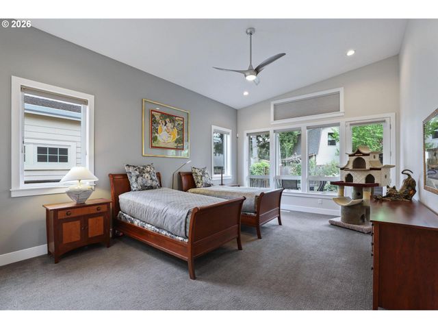 5686 Sw 87TH Ave, Portland, OR 97225