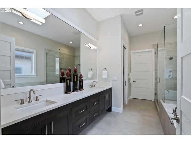 5686 Sw 87TH Ave, Portland, OR 97225