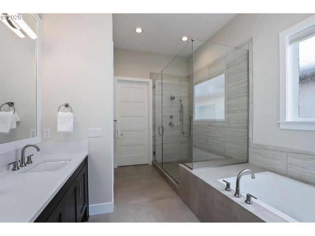 5686 Sw 87TH Ave, Portland, OR 97225