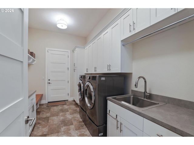 5686 Sw 87TH Ave, Portland, OR 97225