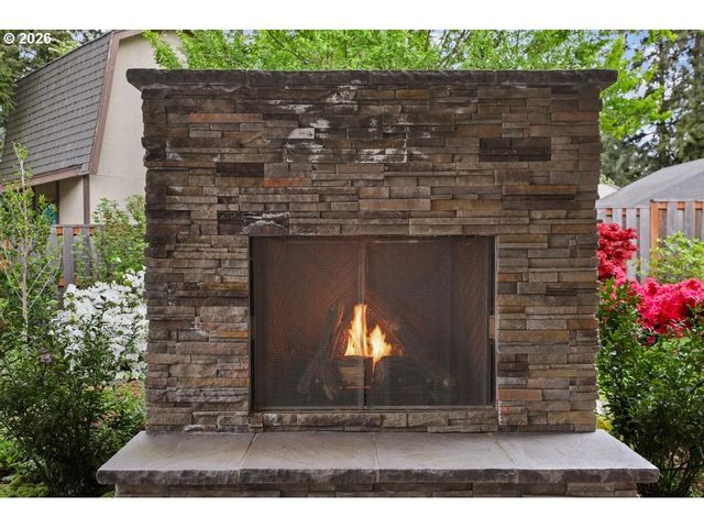 5686 Sw 87TH Ave, Portland, OR 97225
