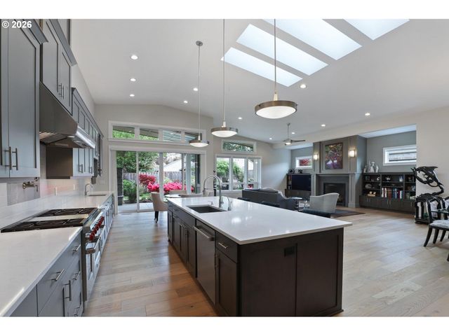 5686 Sw 87TH Ave, Portland, OR 97225