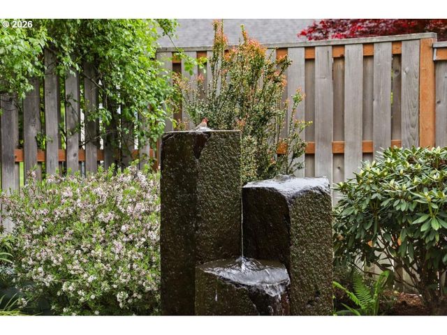 5686 Sw 87TH Ave, Portland, OR 97225