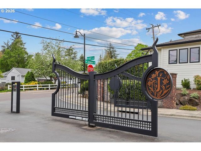 5686 Sw 87TH Ave, Portland, OR 97225