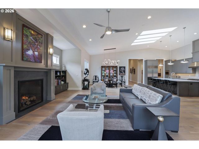 5686 Sw 87TH Ave, Portland, OR 97225