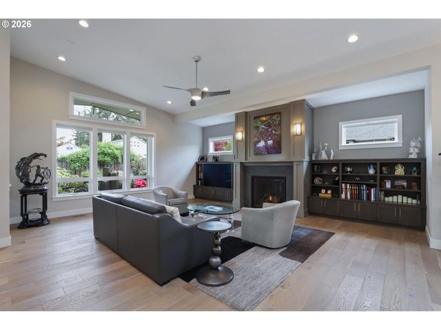 5686 Sw 87TH Ave, Portland, OR 97225