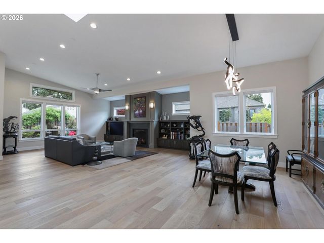 5686 Sw 87TH Ave, Portland, OR 97225