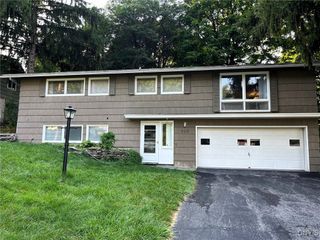 302 Oakridge Drive, Camillus, NY 13031