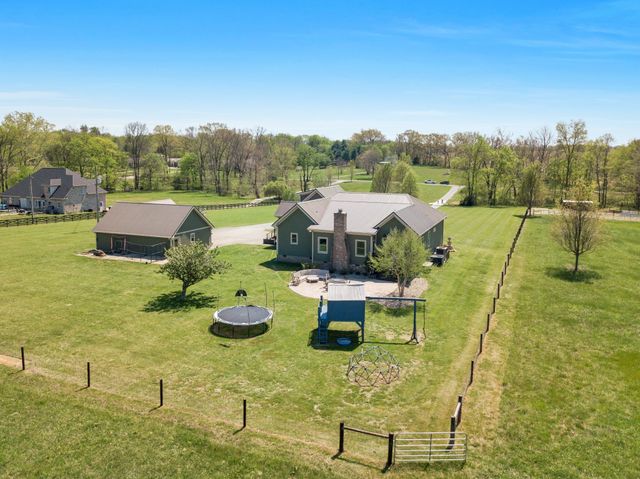 3988 Fykes Grove Rd, Cedar Hill, TN 37032