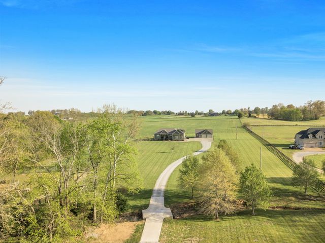 3988 Fykes Grove Rd, Cedar Hill, TN 37032