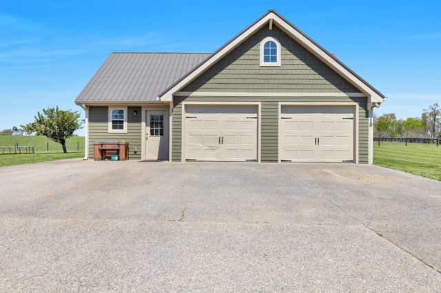 3988 Fykes Grove Rd, Cedar Hill, TN 37032