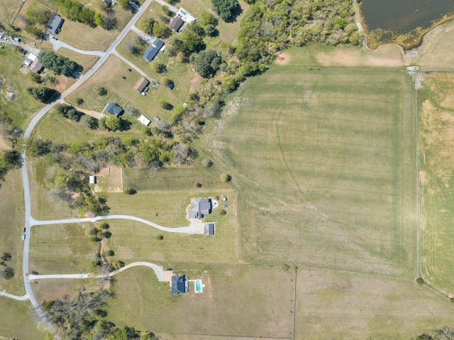 3988 Fykes Grove Rd, Cedar Hill, TN 37032