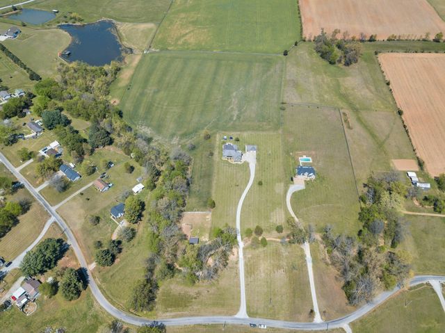 3988 Fykes Grove Rd, Cedar Hill, TN 37032
