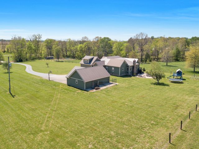 3988 Fykes Grove Rd, Cedar Hill, TN 37032