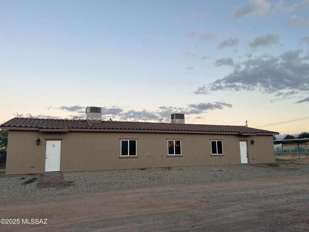 303 E Navajo Road, Tucson, AZ 85705