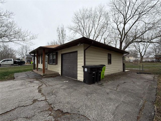 17130 Chula Vista Drive, Belton, MO 64012