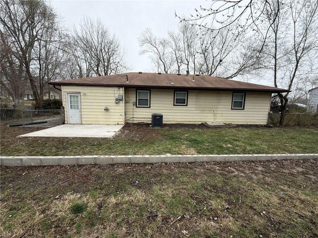 17130 Chula Vista Drive, Belton, MO 64012