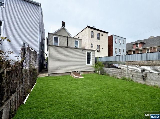 231 Clark Place, Elizabethport, NJ 07206