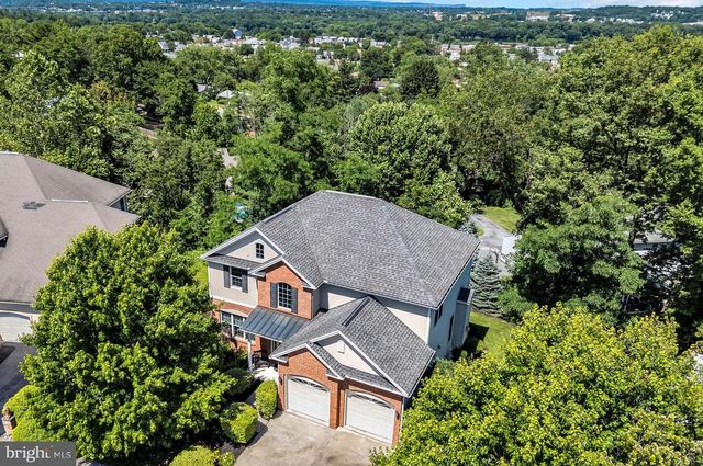 1642 LOWELL LN, New Cumberland, PA 17070