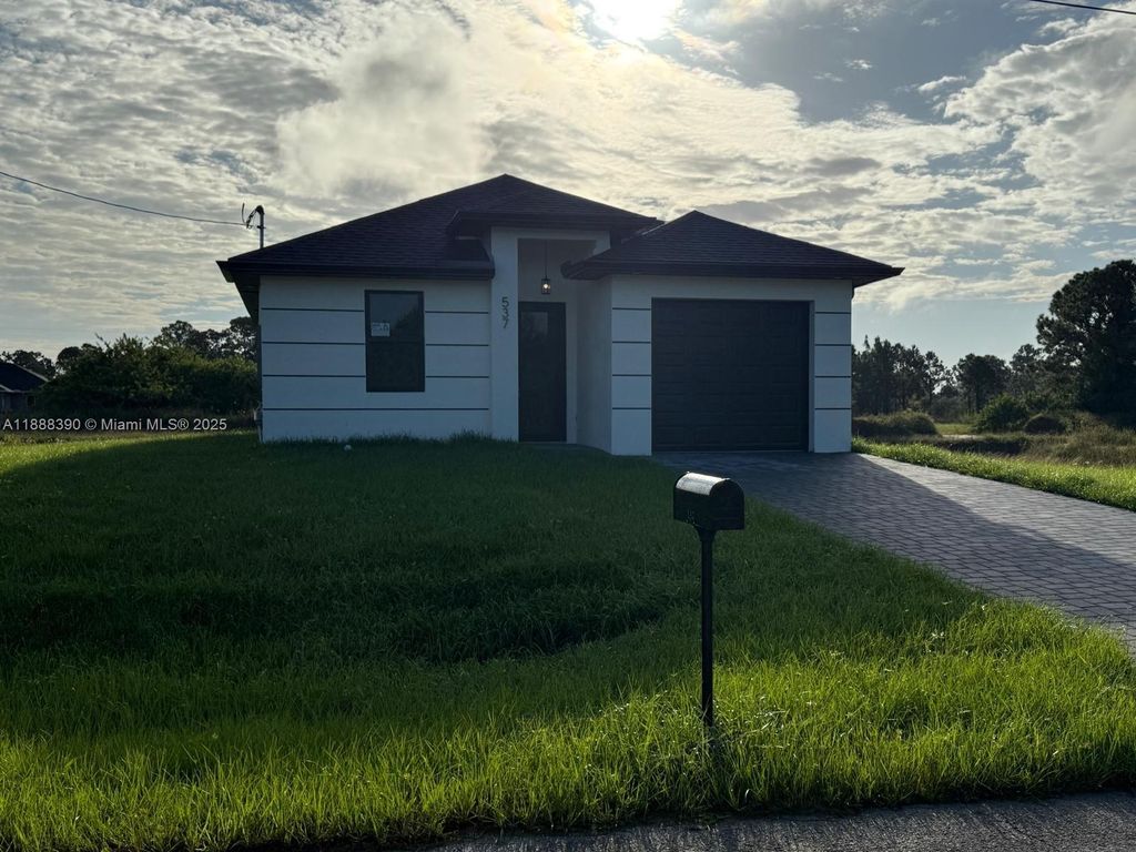 537 HAWTHRONE AVE S, Lehigh Acres, FL 33974