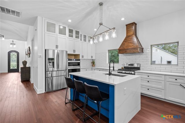 390 Riddle Road, Cedar Creek, TX 78612