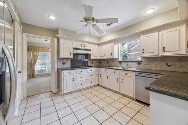 11334 Chevy Chase, Houston, TX 77077