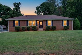 2710 Dove Ct, Clarksville, TN 37040