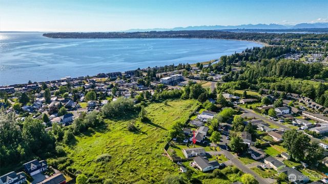7525 Roblee Drive, Blaine, WA 98230